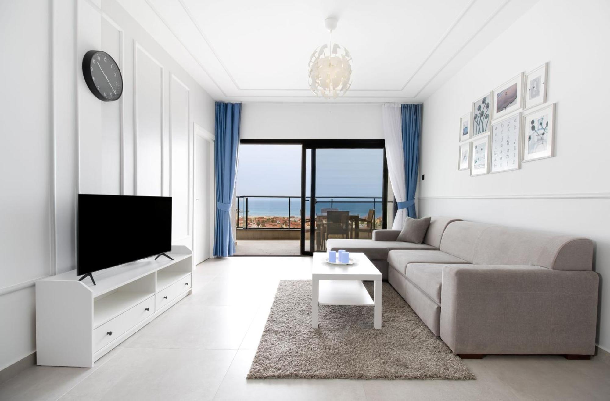 Caesar Blue Seaside Luxury Apartment Gastria
